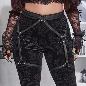 Ring Linker Garter Belt